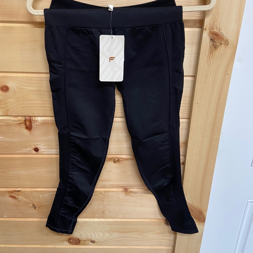 Fabletics Highwaisted Sync Perforated Legging